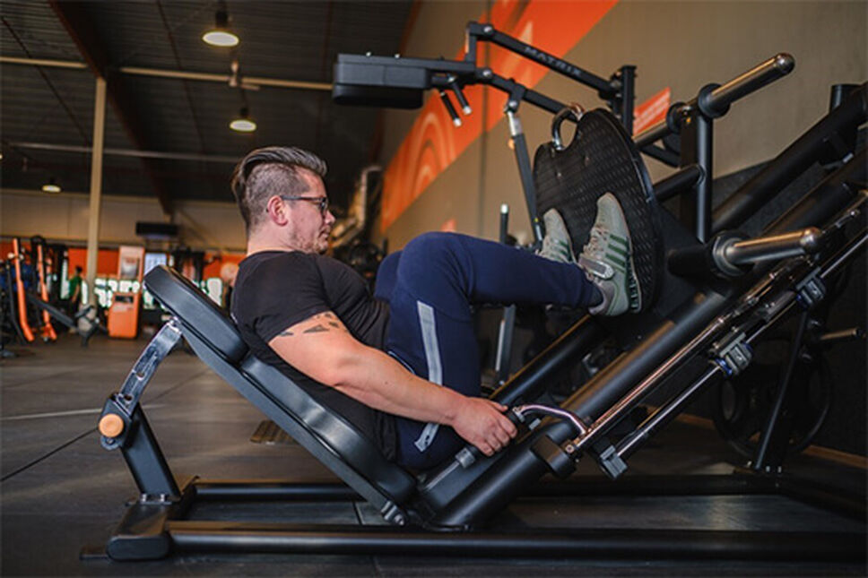 Is there any difference between training with weights and training with gym equipment? - photo 1.1